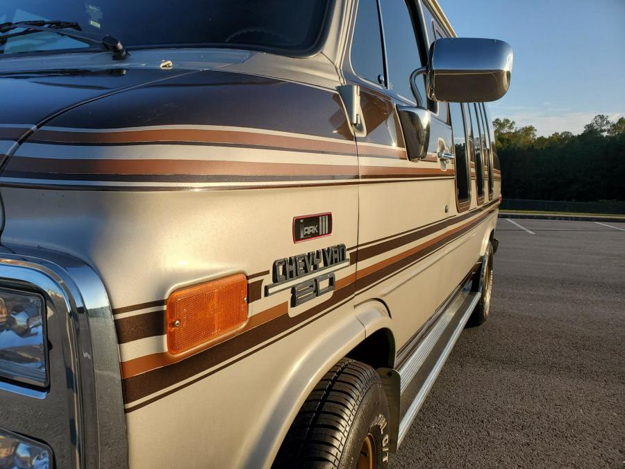 Детали экстерьера Chevrolet G20 Conversion Van  (CG21305) 1988 года  (фото 102 из 257)